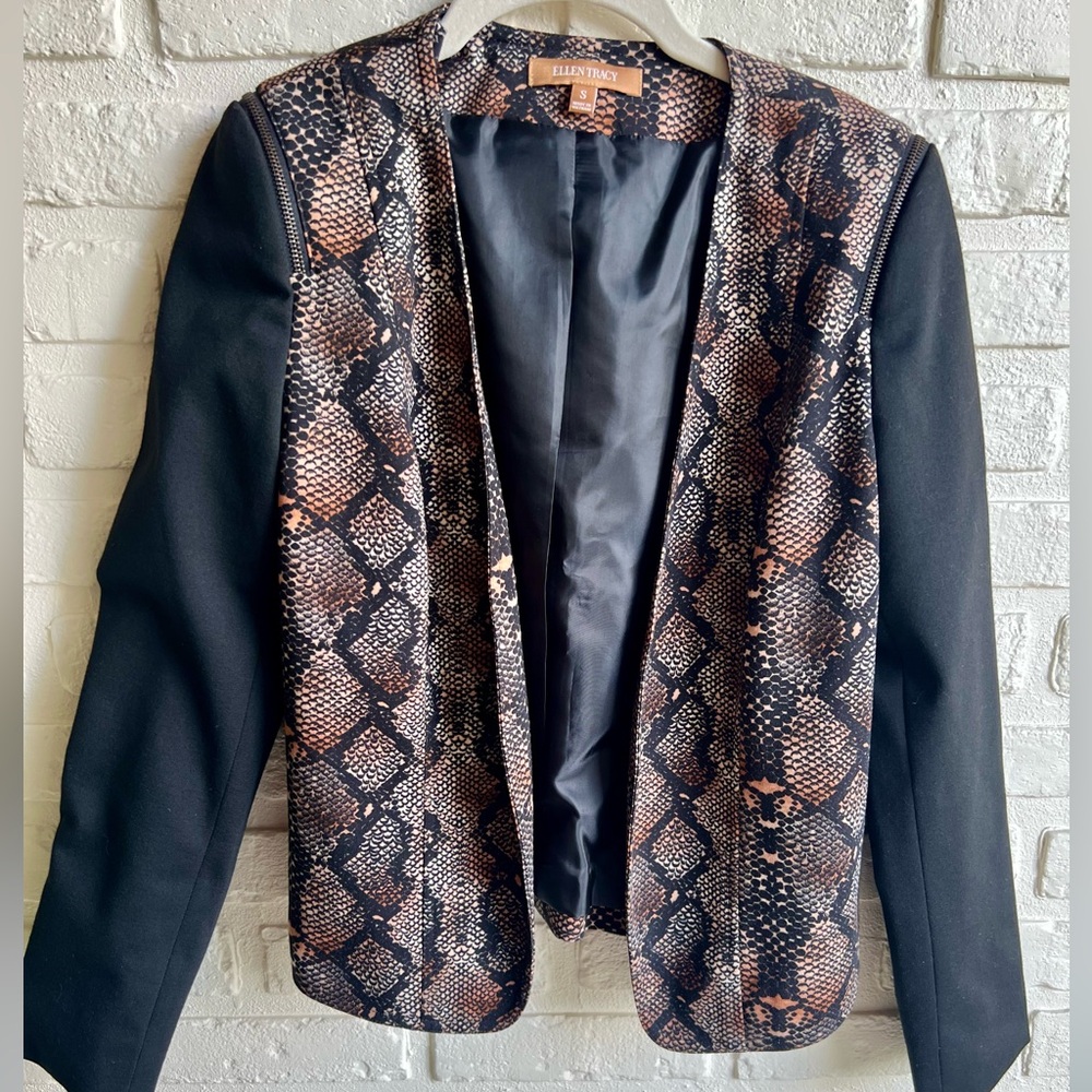 Ellen Tracy- Black and Snakeskin Print Blazer (EUC)